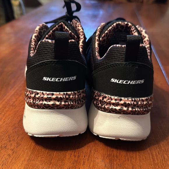 Woman’s size 8 Skechers "Skech-Air" tennis shoe, like new condition. - Picture 6 of 8